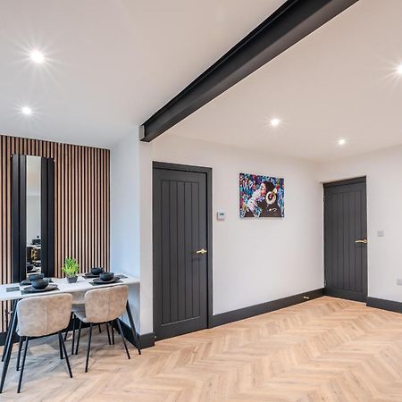 Modern 3Br Home - Private Parking - Tv In Every Bedroom Swansea Dış mekan fotoğraf