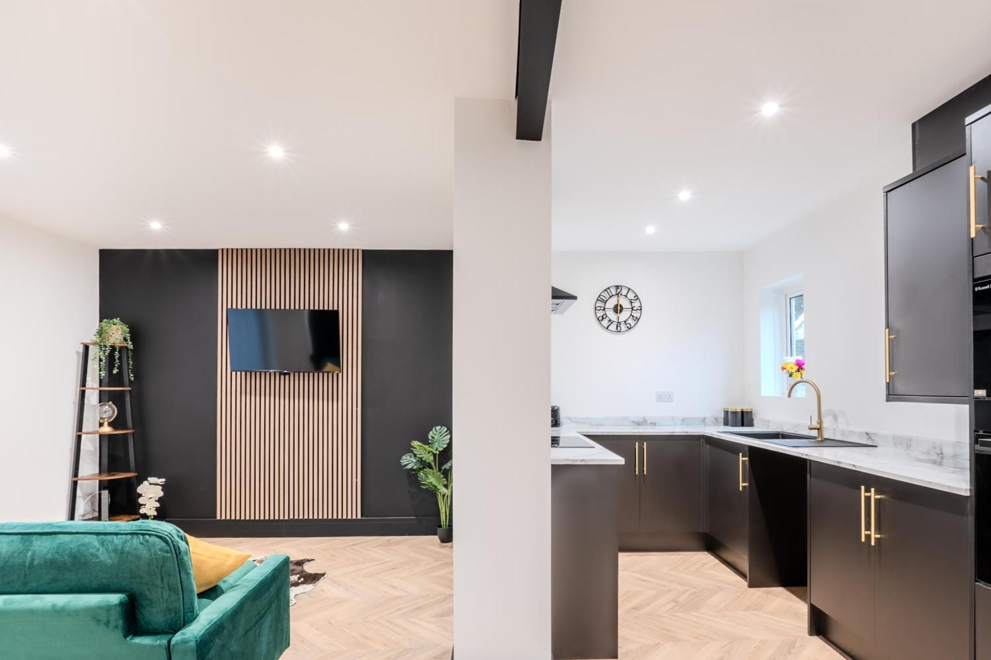 Modern 3Br Home - Private Parking - Tv In Every Bedroom Swansea Dış mekan fotoğraf