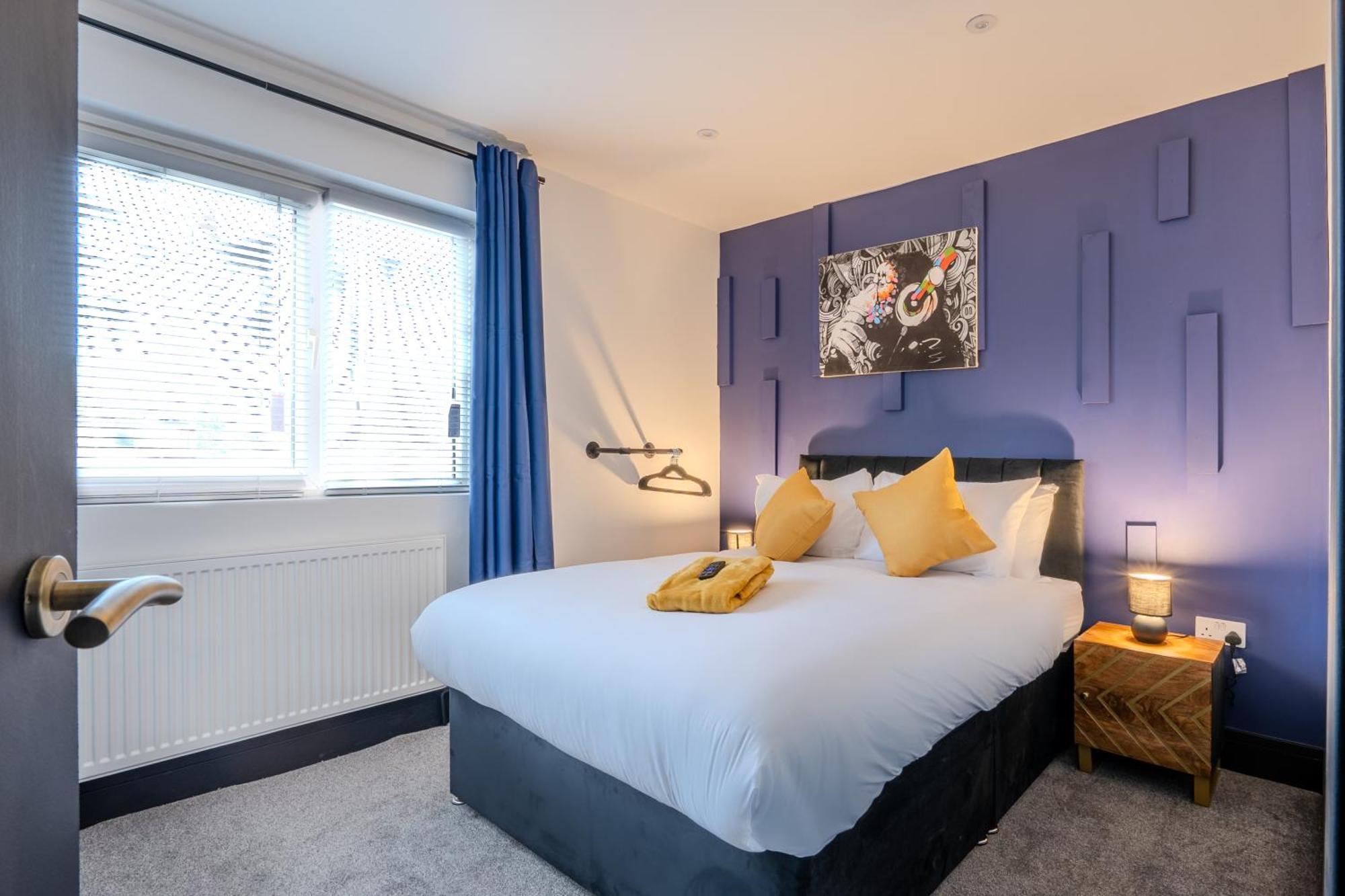 Modern 3Br Home - Private Parking - Tv In Every Bedroom Swansea Dış mekan fotoğraf