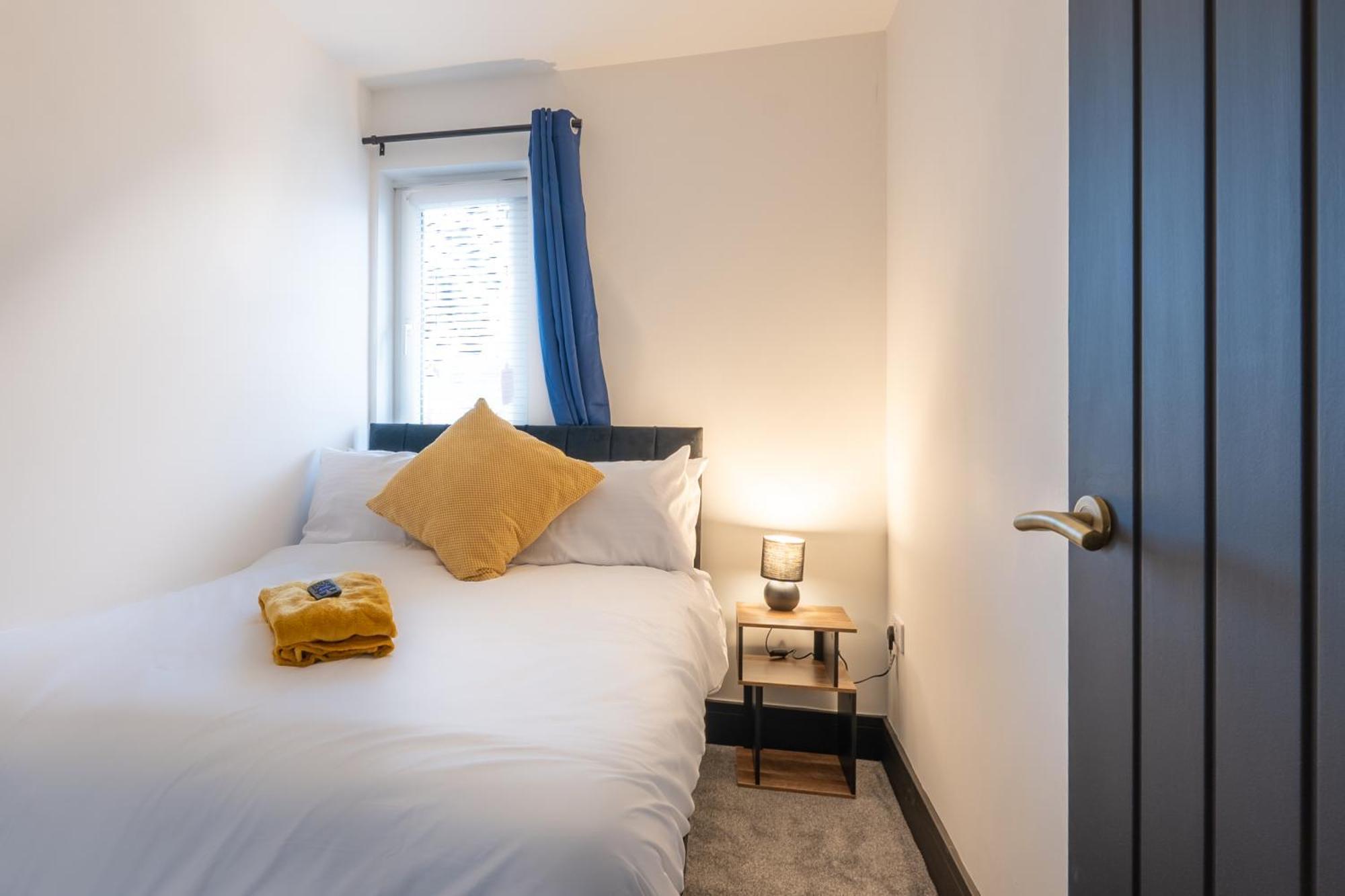 Modern 3Br Home - Private Parking - Tv In Every Bedroom Swansea Dış mekan fotoğraf