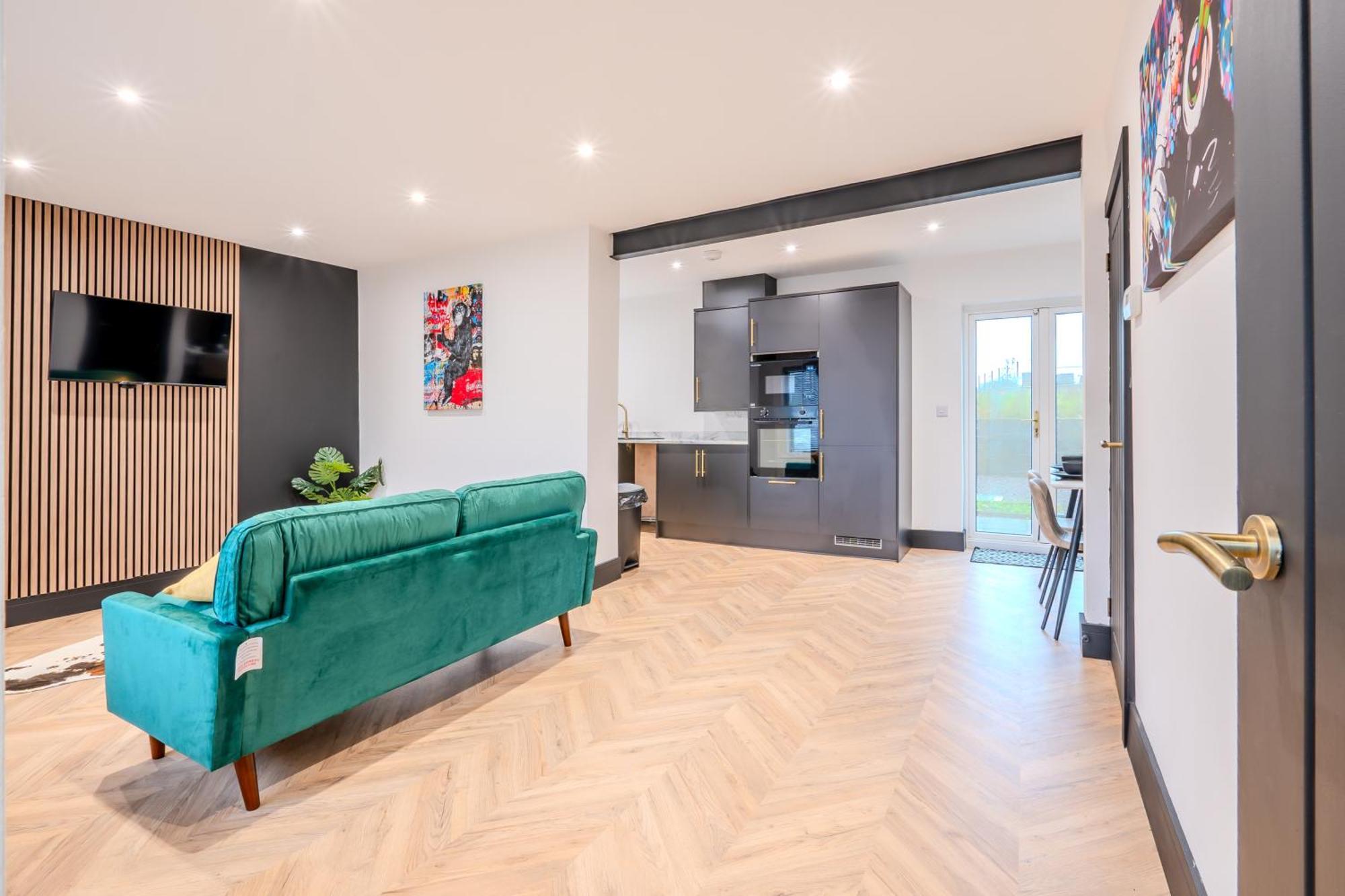 Modern 3Br Home - Private Parking - Tv In Every Bedroom Swansea Dış mekan fotoğraf